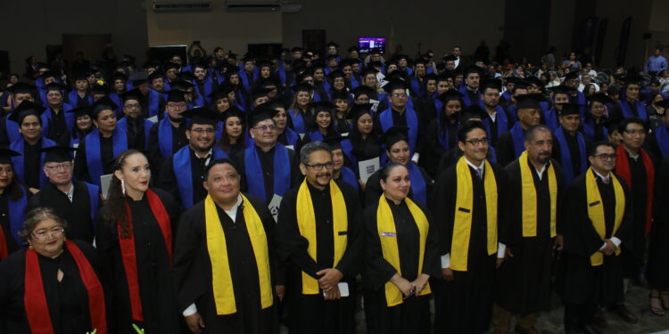 CUME México gradúa a cerca de 400 profesionistas y celebra diez años