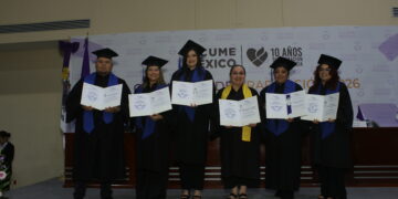 Personal administrativo de CUME México se gradúa de posgrado en Campeche