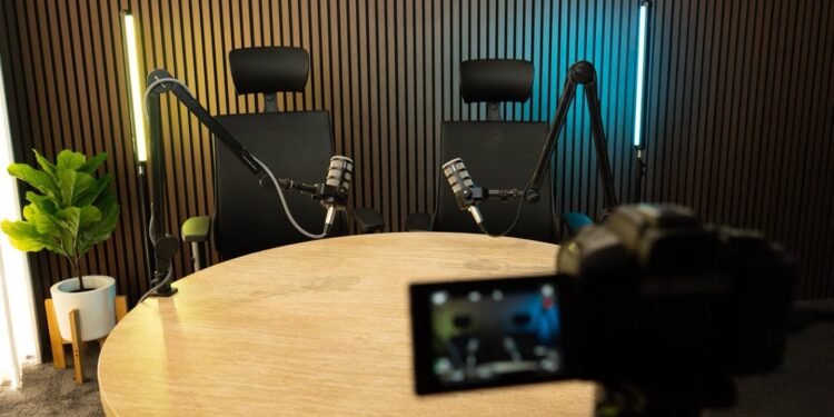 El iMET abre al público su cabina de podcast profesional en Mérida
